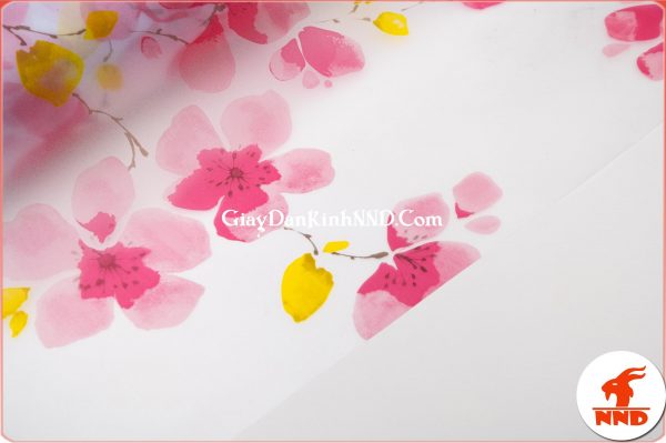 Giấy dán kính bông đào đỏ mã A02