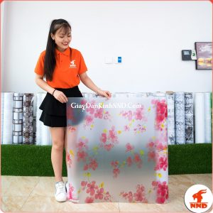 Giấy dán kính bông đào đỏ mã A02