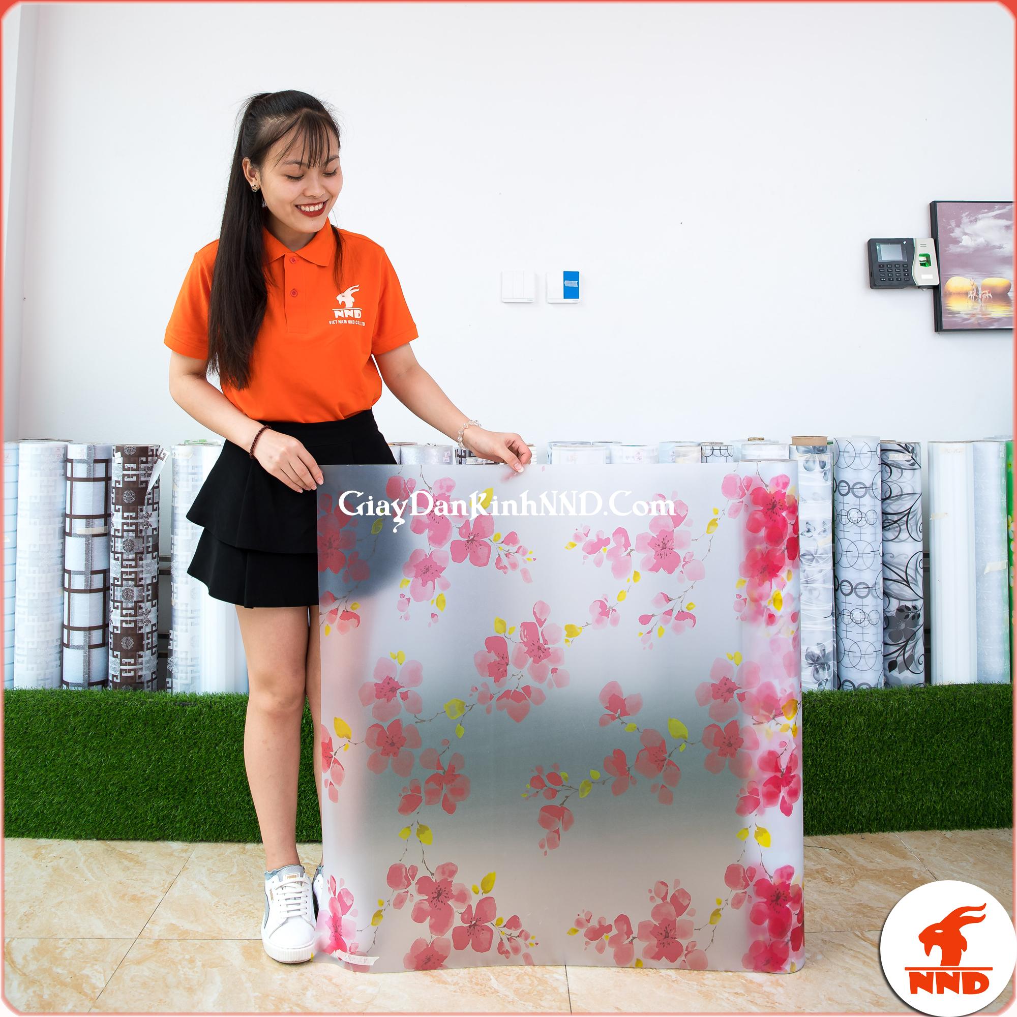 Giấy dán kính bông đào đỏ mã A02