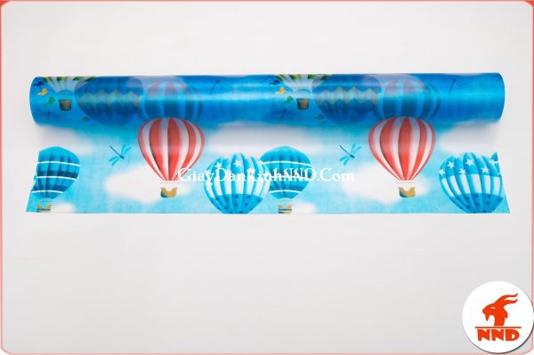 A12 là mẫu giấy decal hoa văn hình khinh khí cầu trên nền trời xanh