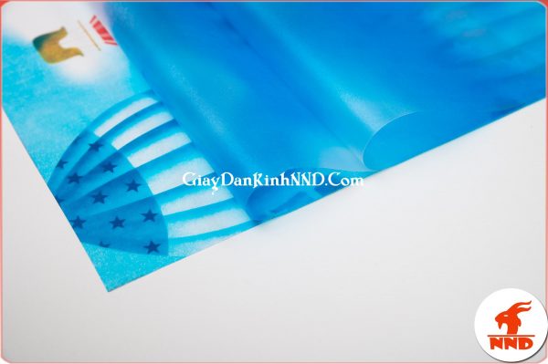 A12 là mẫu giấy decal hoa văn hình khinh khí cầu trên nền trời xanh