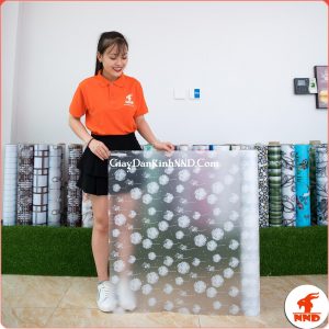 Giới thiệu tuyển tập các mẫu giấy decal dán kính trang trí hoa văn cho phòng ngủ đẹp nhất mời quý anh chị và các bạn cùng tham khảo.