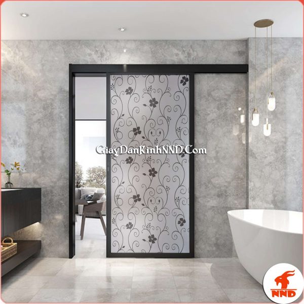 mẫu giấy dán kính trang trí A18, được thiết kế giống hệt với mẫu A17, nhưng điểm khác biệt nổi bật nhất mà ai cũng nhận ra đó là màu sắc của họa tiết dây hoa leo được thay thế bằng màu đen huyền bí, thu hút và bắt mắt hơn so với mẫu giấy dán kính A17, tạo được điểm nhấn sắc nét hơn. Nếu bạn thích các mẫu trẻ trung hiện đại mà vẫn đảm bảo được sự sang trọng cần thiết thì mã giấy dán  kính A18 là sự lựa chọn không thể tuyệt vời hơn