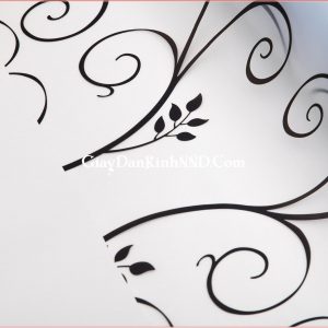 Giấy dán kính trang trí hoa dây đen mã A18