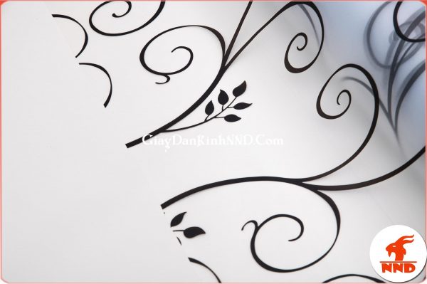 Giấy dán kính trang trí hoa dây đen mã A18