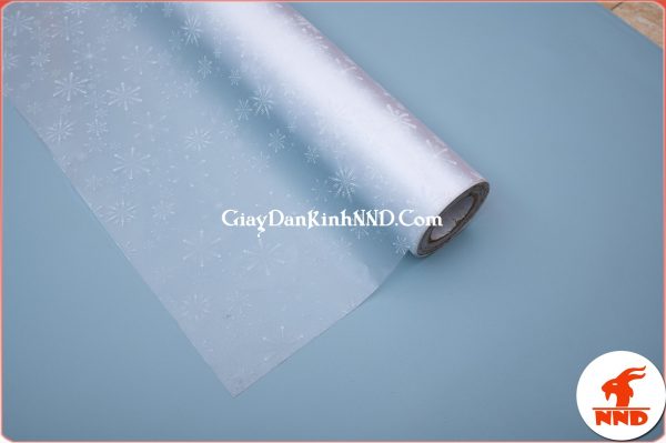 Giấy dán kính trang trí mã A22 là mẫu giấy dán kính hình bông tuyết trắng