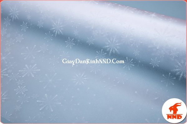 Giấy dán kính trang trí mã A22 là mẫu giấy dán kính hình bông tuyết trắng
