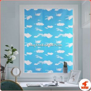 Đây là hình ảnh mẫu giấy dán kính trang trí mã A30, được thiết kế dựa trên hình ảnh gần gũi quen thuộc thực tế của bầu trời trong xanh, với những đám mây trắng, tạo cho con người cảm giác bình yên, tràn đầy sức sống
