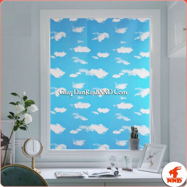 Đây là hình ảnh mẫu giấy dán kính trang trí mã A30, được thiết kế dựa trên hình ảnh gần gũi quen thuộc thực tế của bầu trời trong xanh, với những đám mây trắng, tạo cho con người cảm giác bình yên, tràn đầy sức sống