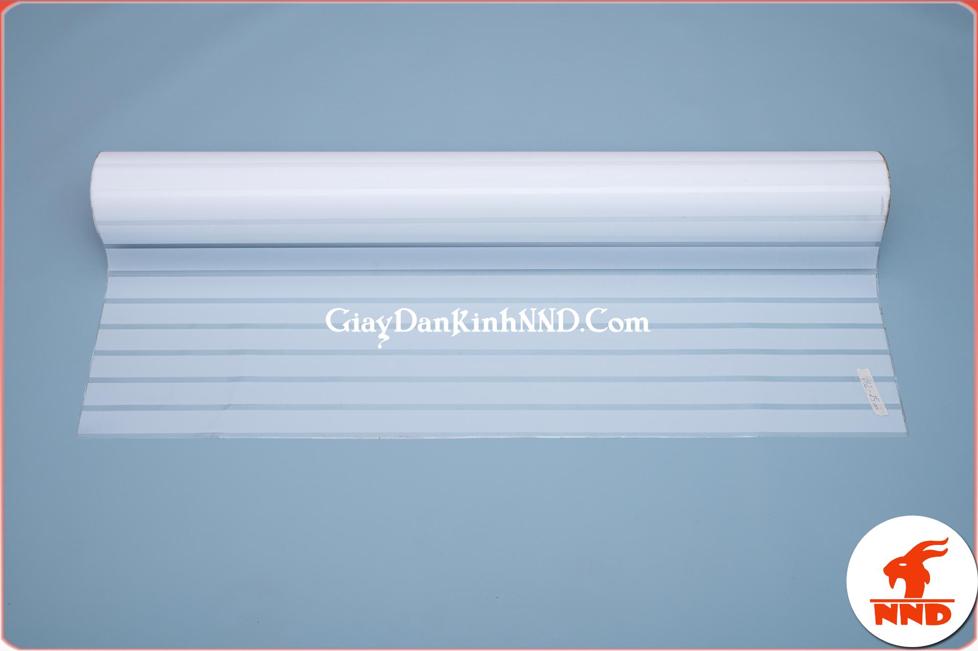 Giấy dán kính kẻ trắng mã A32