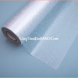 Giấy dán kính trang trí mã A53 là mẫu giấy dán kính 3D giả đá nhỏ rất tinh tế và đẹp, đây là kiểu mẫu dán kính có khả năng che mờ tấm nhìn không làm thay đổi quá nhiều tổng thể không dán nên sẽ thích hợp dán cho những phòng mang phong cách hiện đại