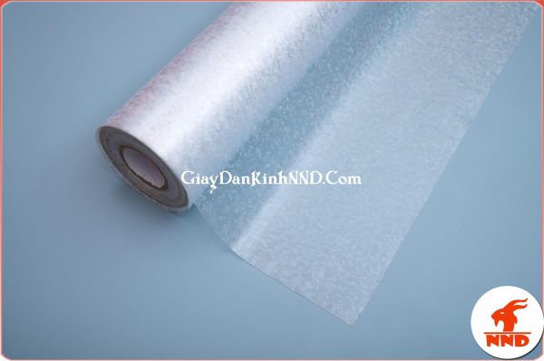 Giấy dán kính trang trí mã A53 là mẫu giấy dán kính 3D giả đá nhỏ rất tinh tế và đẹp, đây là kiểu mẫu dán kính có khả năng che mờ tấm nhìn không làm thay đổi quá nhiều tổng thể không dán nên sẽ thích hợp dán cho những phòng mang phong cách hiện đại