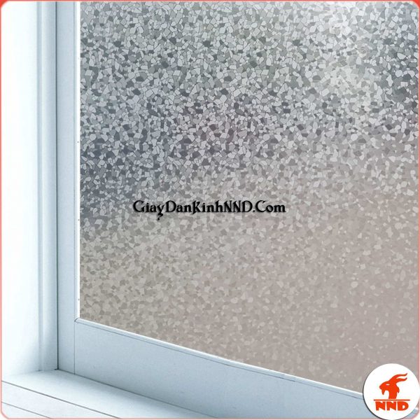 Giấy dán kính trang trí mã A53 là mẫu giấy dán kính 3D giả đá nhỏ rất tinh tế và đẹp, đây là kiểu mẫu dán kính có khả năng che mờ tấm nhìn không làm thay đổi quá nhiều tổng thể không dán nên sẽ thích hợp dán cho những phòng mang phong cách hiện đại