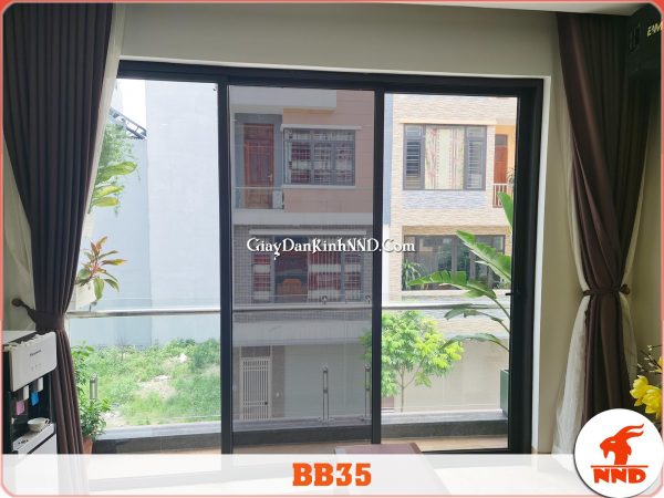 Ảnh thi công thực tế lên kính của sản phẩm phim cách nhiệt mã BB35
