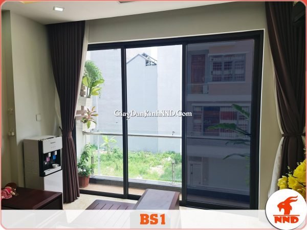 Ảnh thi công thực tế lên kính của sản phẩm phim cách nhiệt mã BS1