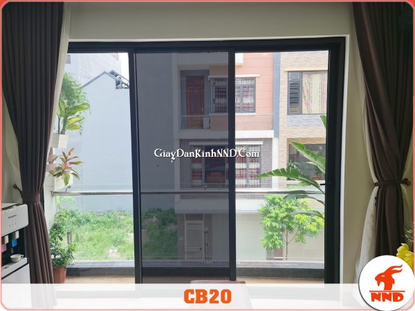 Ảnh thi công thực tế lên kính của sản phẩm phim cách nhiệt mã CB20