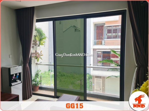 Ảnh thi công thực tế lên kính của sản phẩm phim cách nhiệt mã GG15