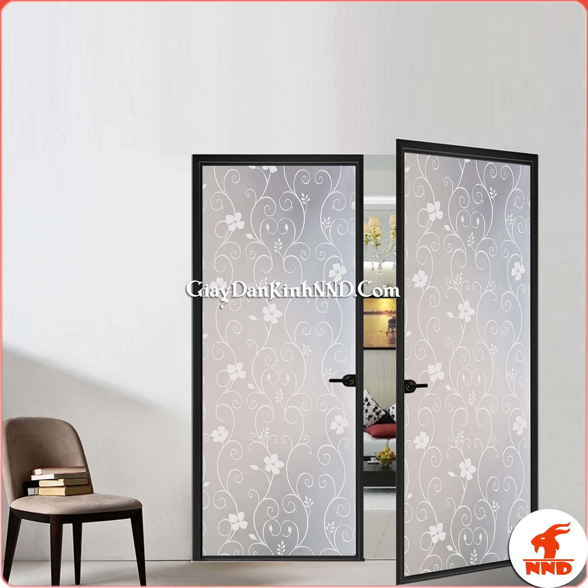Đây là hình ảnh mẫu giấy dán kính trang trí A17, được thiết kế lạ mắt, độc đáo với họa tiết hoa dây màu trắng trên nền giấy cùng tông màu, khiến cho người nhìn thấy ngay được sự uyển chuyển, nhẹ nhàng của mẫu giấy này.