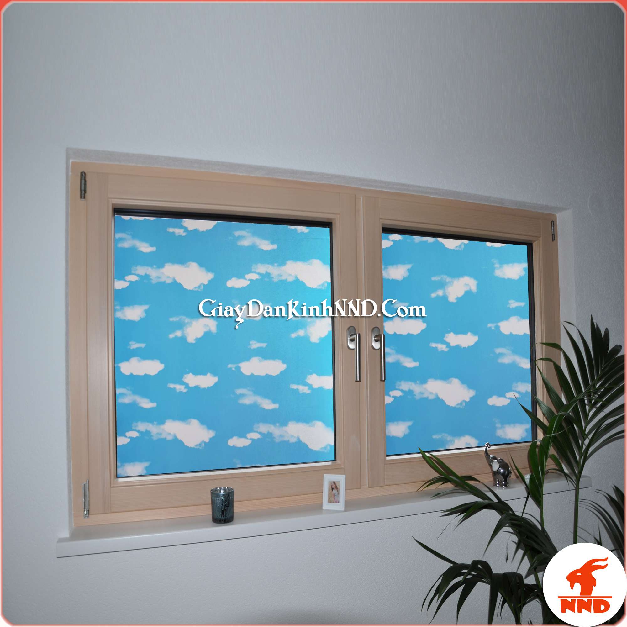 Đây là hình ảnh mẫu giấy dán kính trang trí mã A30, được thiết kế dựa trên hình ảnh gần gũi quen thuộc thực tế của bầu trời trong xanh, với những đám mây trắng, tạo cho con người cảm giác bình yên, tràn đầy sức sống