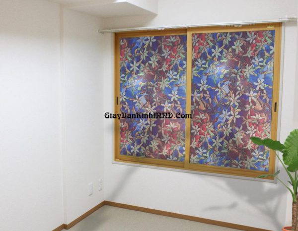 Sử dụng mẫu giấy dán kính trang trí 3D mã A40 cho cửa sổ vô cùng bắt mắt
