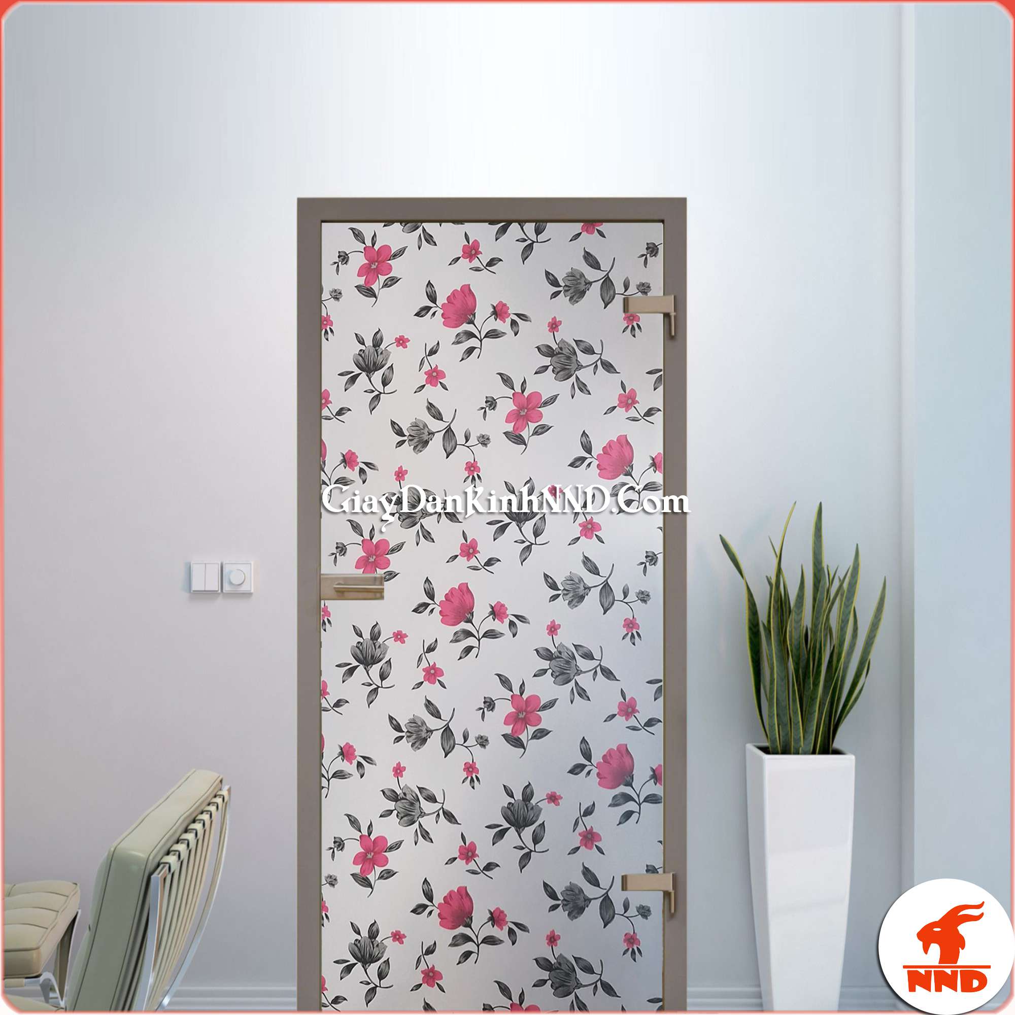 Giấy dán kính trang trí mã A43 là sự kết hợp giữa 2 tông màu đỏ và đen vô cùng hút ánh nhìn tạo nét đột phá rất lớn. Kiểu mẫu decal này có độ phổ biến cao thích hợp dán cho rất nhiều các vị trí khác nhau từ nhà ở đến hàng quán, từ phòng khách cho đến phòng ngủ thậm trí phòng tắm