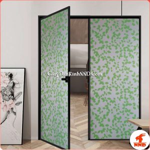Trang trí phòng ngủ bằng giấy dán kính hoa văn ngoài tác dụng làm đẹp. Chúng còn có khả năng che mờ tầm nhìn. Giúp tạo không gian riêng tư cho chúng tôi.