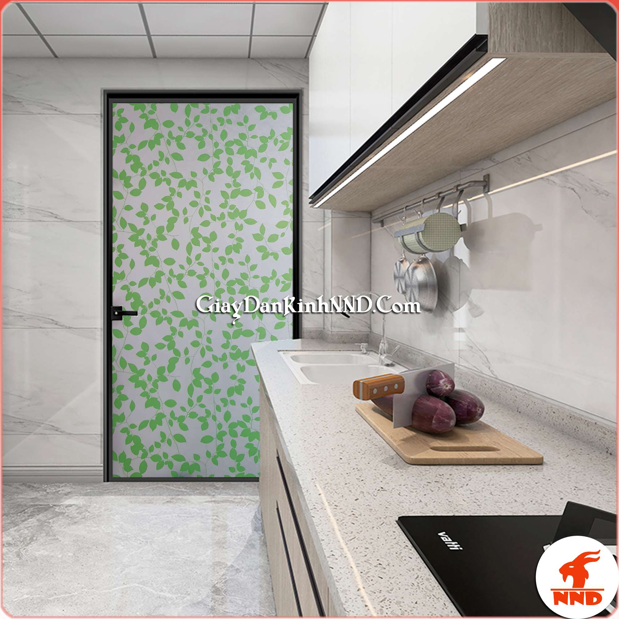 Giấy decal dán kính hình lá cây là kiểu mẫu rất được ưa chuộng với thiết kế trang nhã, cùng vẻ cuốn hút lạ kỳ đây một trong những kiểu mẫu hứa hẹn sẽ là xu hướng trong một vài năm tới.