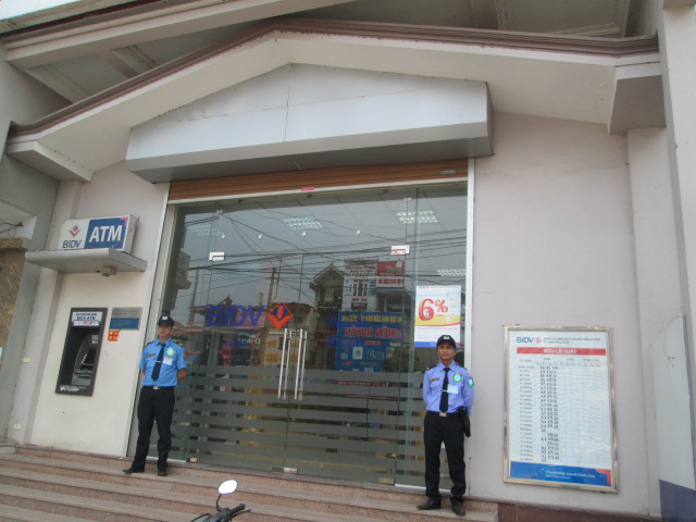 Dán kính mờ cắt chỉ cho cửa ra vào