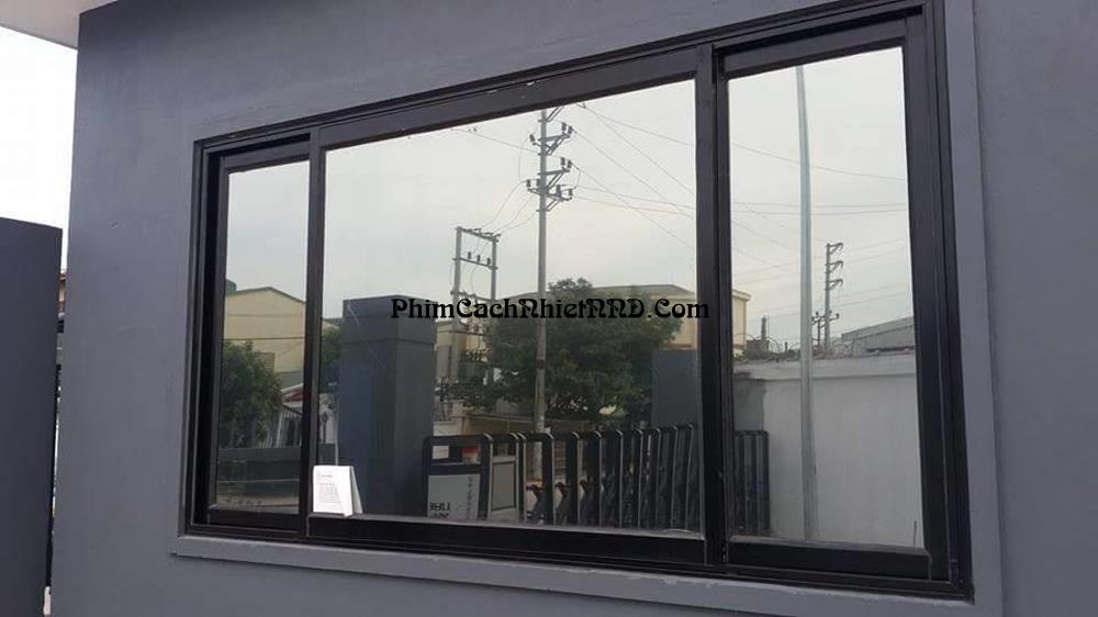 Dán phim phản quang nhìn một chiều cho cửa sổ