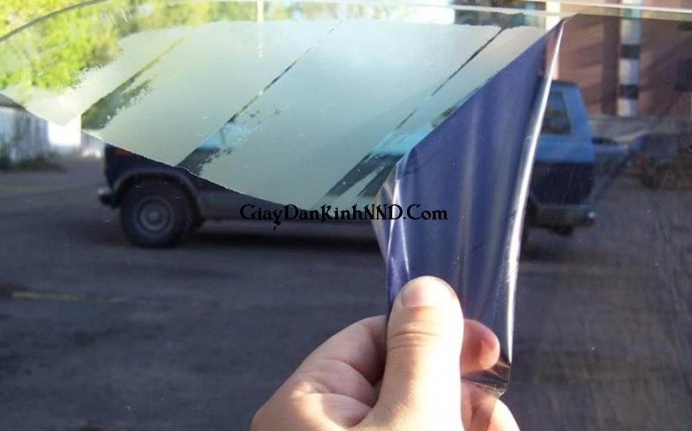 Hướng dẫn cách bóc decal dán kính đơn giản không để lại keo