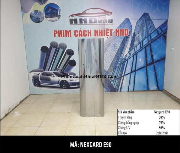 E90 là một trong những mã phim cách nhiệt nhập Khẩu Hàn Quốc rất được ưa chuộng với gam màu sáng cùng độ truyền sáng tốt. Bên cạnh đó khả năng cách nhiệt chống nắng nóng của sản phẩm này so với mức giá chỉ 250k/md thì đây được coi là mã phim dán kính cách nhiệt giá rẻ chất lượng cao.