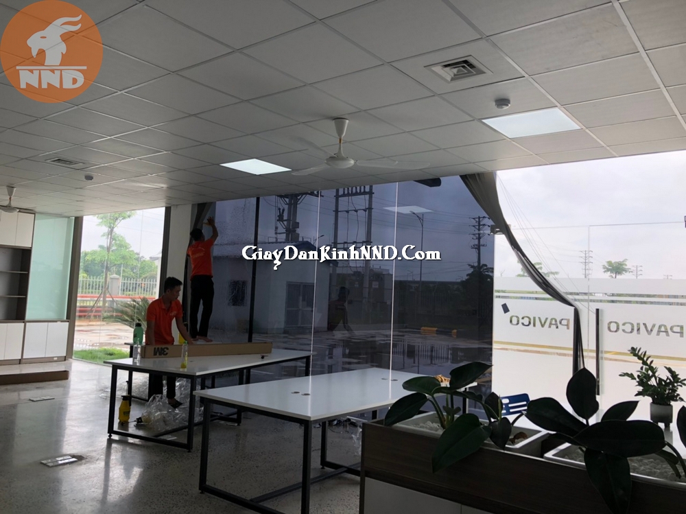 Ảnh thi công thực tế lên kính của sản phẩm phim cách nhiệt mã BS1