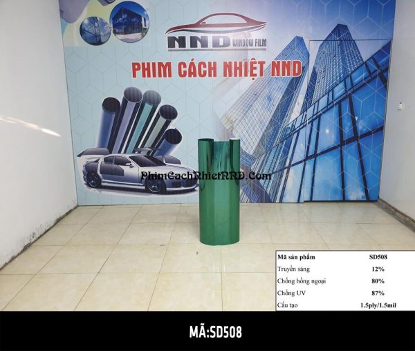 Giấy dán kính phản quang mã P2 là mẫu có màu xanh lá cây rất được ưa chuộng tại các văn phòng, nhà cao tầng. Đây là mã phim khả năng cách nhiệt rất tốt với tổng cản nhiệt lên đến 68% hiện đang được NND giảm giá từ 85k xuống chỉ còn 65k/m2. Ngoài ra mã p2 còn có ưu điểm là có 2 loại cấu trúc phim dán trong và dán ngoài thích hợp cho mọi điều kiện cũng như vị trí thi công khác nhau.