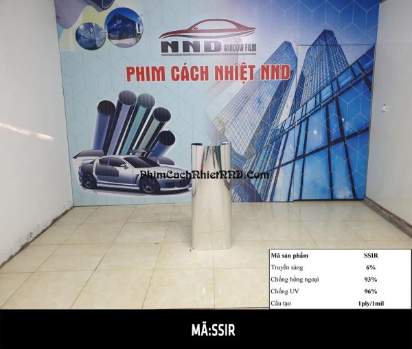 Giấy dán kính phản quang mã phản phẩm P3 là mẫu phim có khả năng cách nhiệt tốt nhất trong cách dòng phim dán cho nhà kính với tổng cản nhiệt lên đên 81%. Tuy nhiên mã phim này lại không được sử dụng nhiều cho các công trình nhà dân vi chúng có 2 mặt cháng gương nên khi dán lên tính thẩm mỹ sẽ không cao.