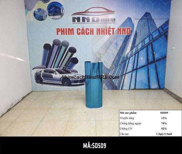 P4 là mã giấy decal dán kính phản quang màu xanh dương rất bắt mắt với khả năng cách nhiệt khá tốt cùng giá thành phải chăng. Tuy nhiên chất lượng và độ bền phim thuộc nhóm giá rẻ này thường không cao.
