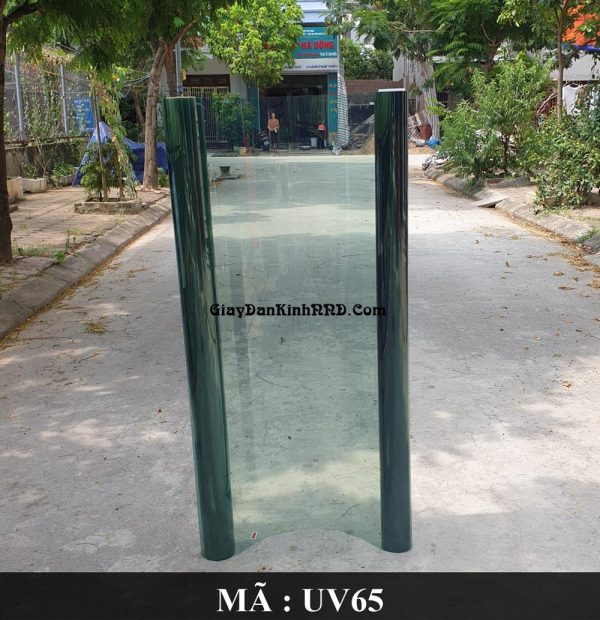 Nếu các bạn cần loại phim có khả năng cách nhiệt tốt, không làm thay đổi nhiều màu kính mà vẫn nhìn được 2 chiều thì mã sản phẩm UV65 thuộc nhóm sản phẩm UV400 chính là sự lựa chọn hàng đầu của bạn.