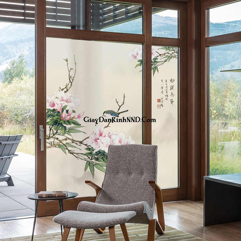 In tranh dán kính hình hoa tạo điểm nhấn cho không gian spa tạo sự thoải mái và khoan khoái