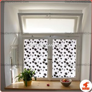 Giấy dán kính cửa sổ có rất nhiều loại. Mỗi loại sản phẩm lại tương ứng với nhu cầu riêng. Các bạn tham khảo bài viết và đối chiếu với nhu cầu. Từ đó đưa ra lựa chọn sản phẩm phù hợp với mình nhé.