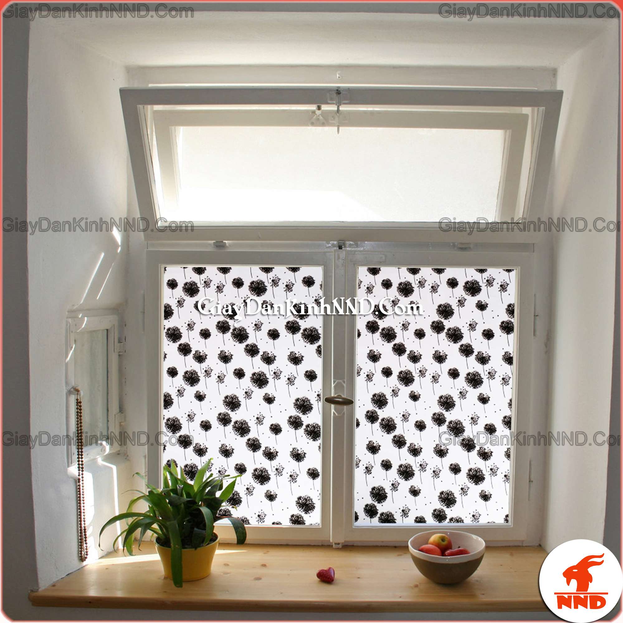 Mẫu giấy dán kính hoa bồ công anh màu đen chuyên dụng dán kính cho cửa sổ Giấy dán kính trang trí mã A45 là mẫu giấy dán kính hình bông bồ công anh màu đen vô cùng tinh tế và sang trọng, tuy không thể so với mã A13 hình bồ công anh trắng nhưng mẫu A45 cũng tạo được ấn tượng rất riêng.