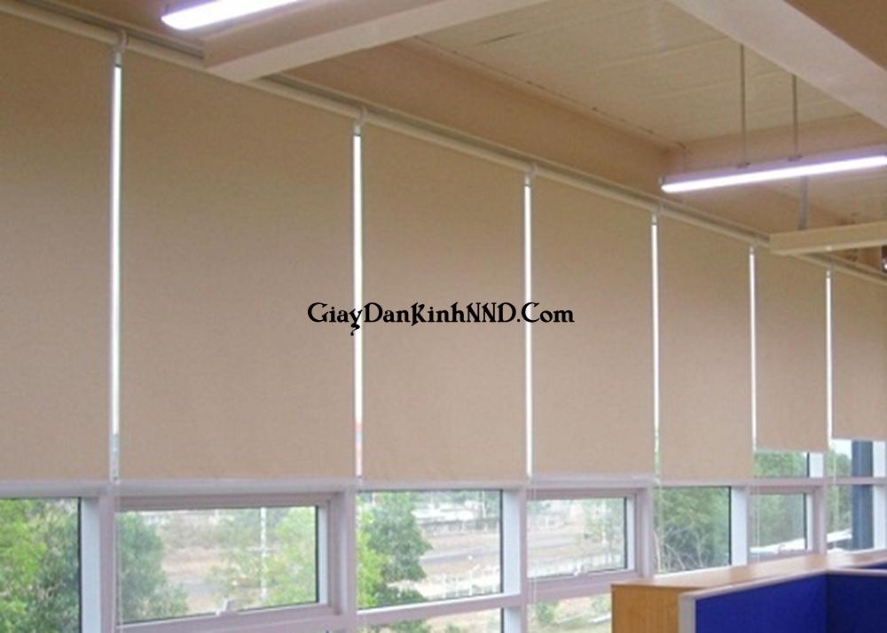 Rèm cửa là vật liệu trang trí nội thất. Với ưu điểm là khả năng chắn sáng, chống chói và che tầm nhìn tốt.