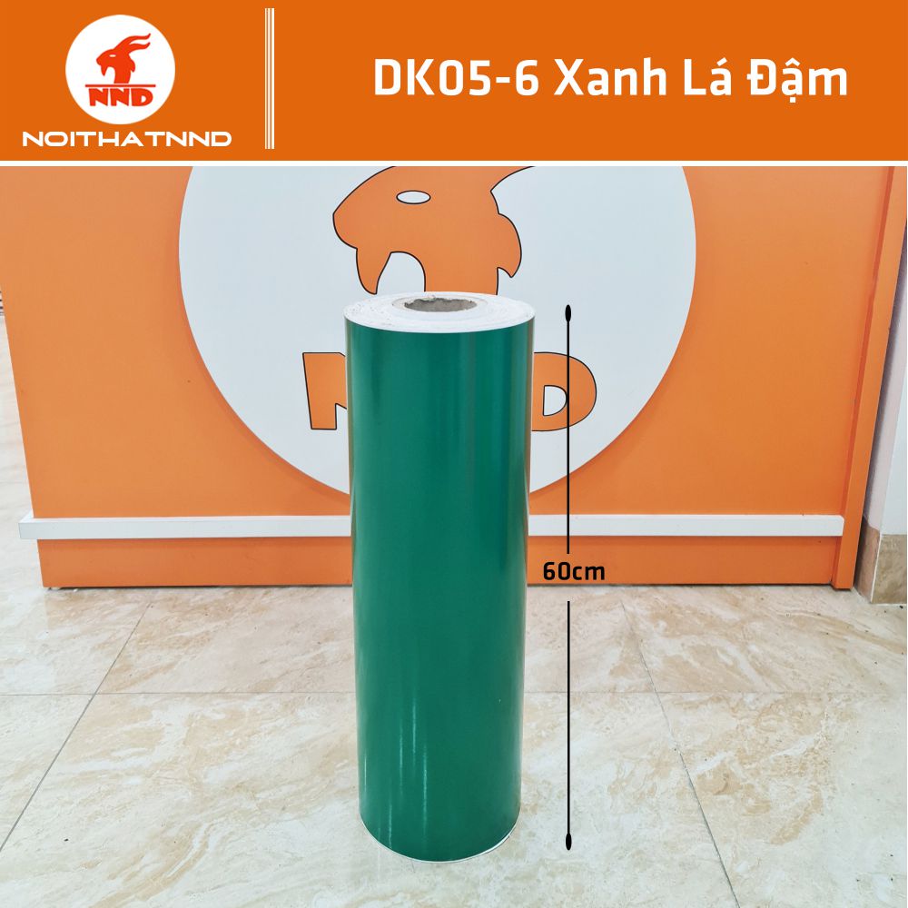 Dk05-6 là mẫu decal màu xanh lá đậm. Đây là kiểu mẫu rất thông dụng và được ưa chuộng trong quảng cáo. Gam màu này cũng thường được sử dụng để cắt chữ decal dán kính.