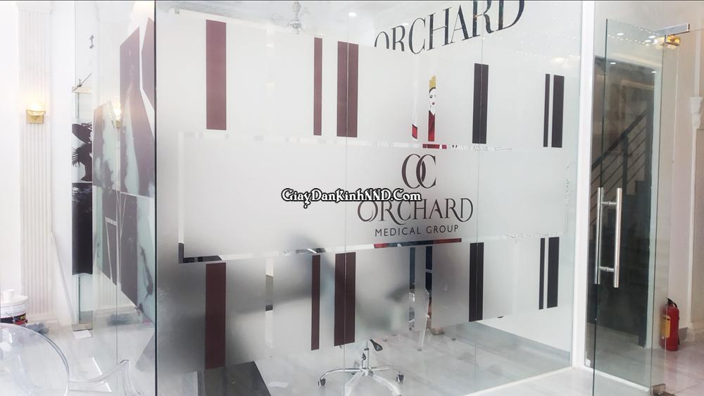 Hình ảnh thi công thực tế công trình in tranh decal mờ.