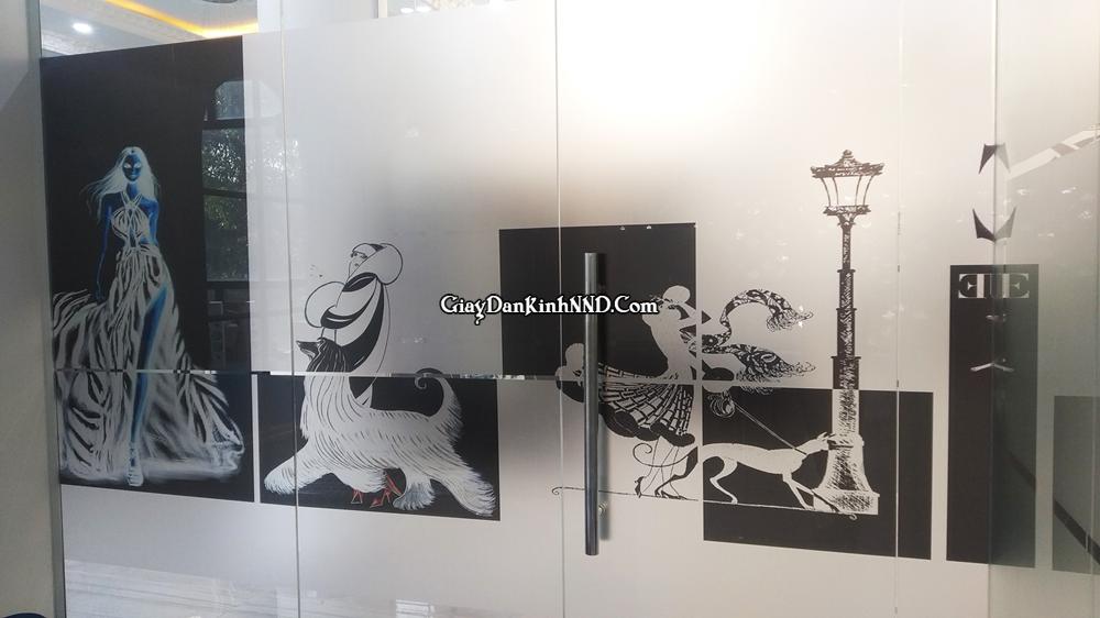 Hình ảnh thi công thực tế công trình in tranh decal mờ.