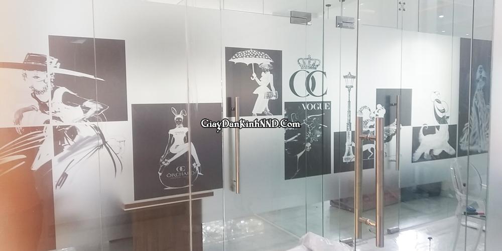 Hình ảnh thi công thực tế công trình in tranh decal mờ.