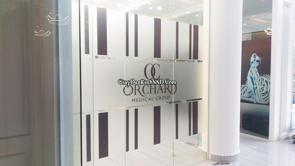 Hình ảnh thi công thực tế công trình in tranh decal mờ.