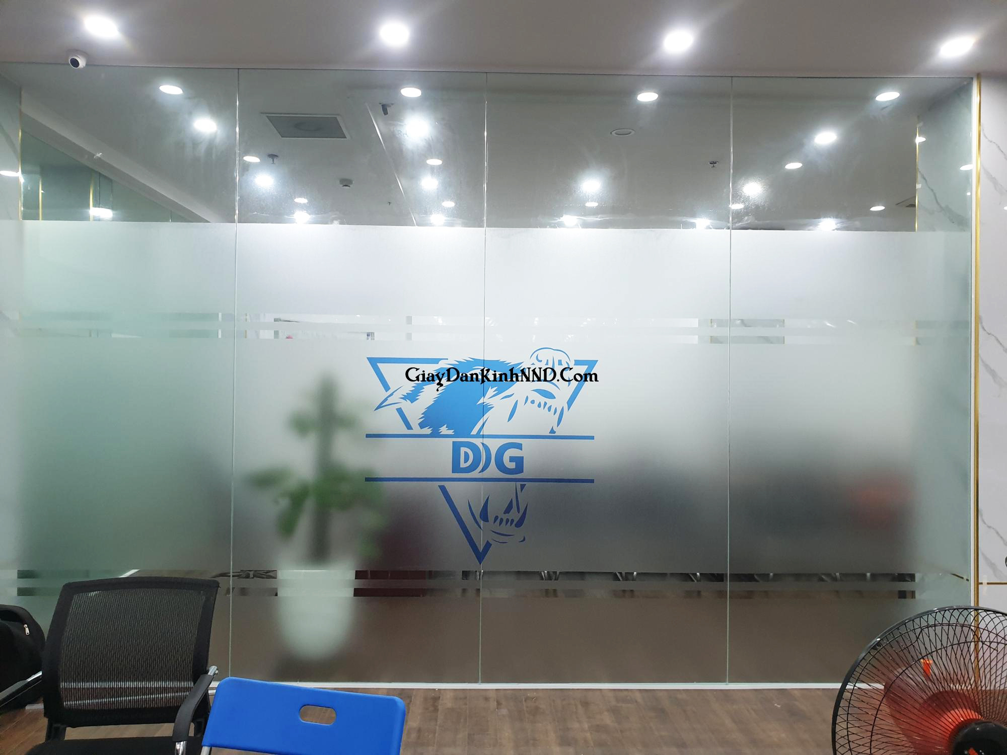 Hình ảnh thi công thực tế công trình logo DG