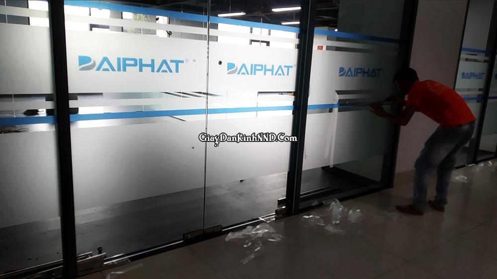 Ảnh thi công thực tế Dán kính mờ công ty Đại Phát