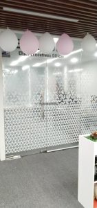 Công trình in decal trong dán kính
