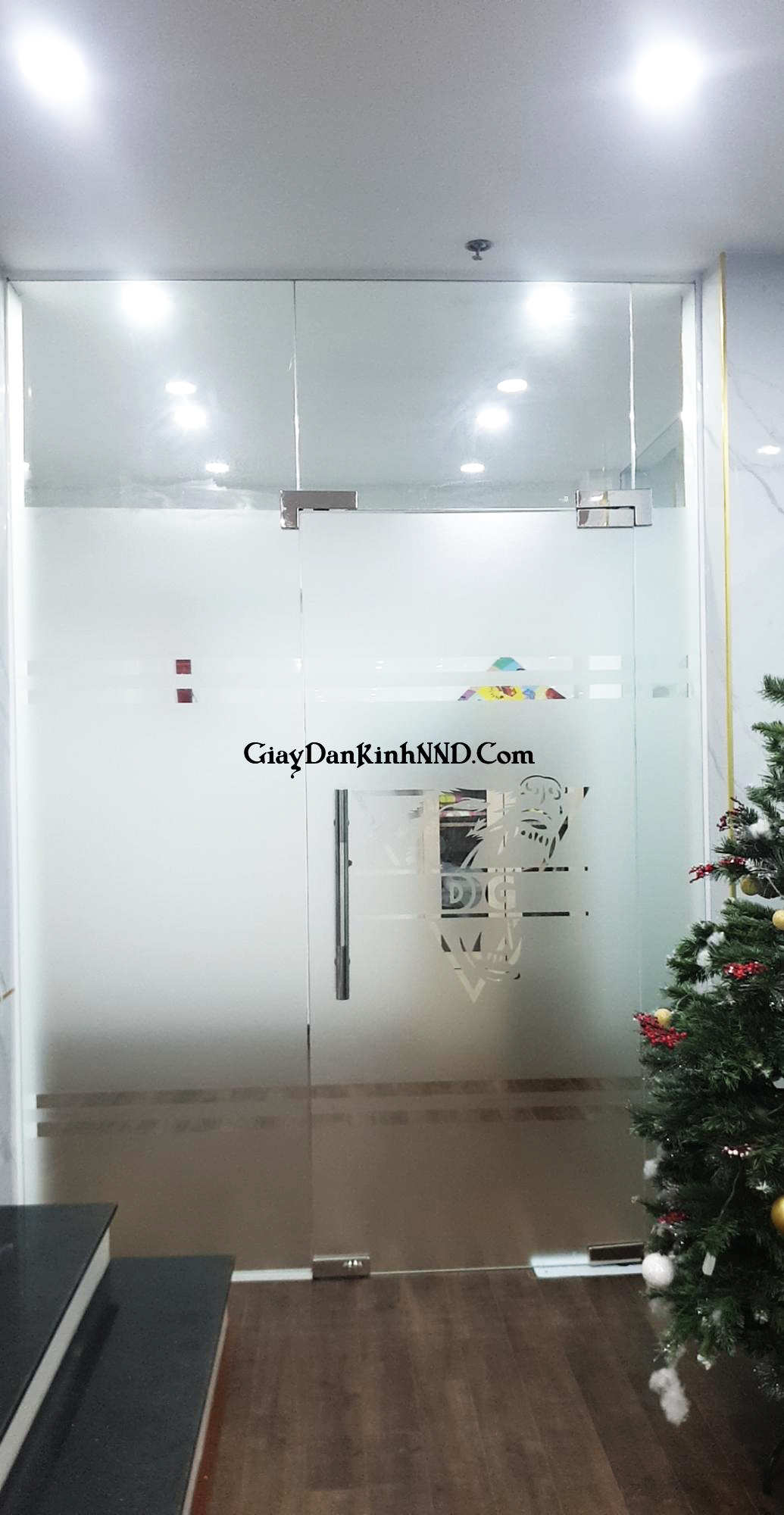 Hình ảnh thi công thực tế công trình logo DG