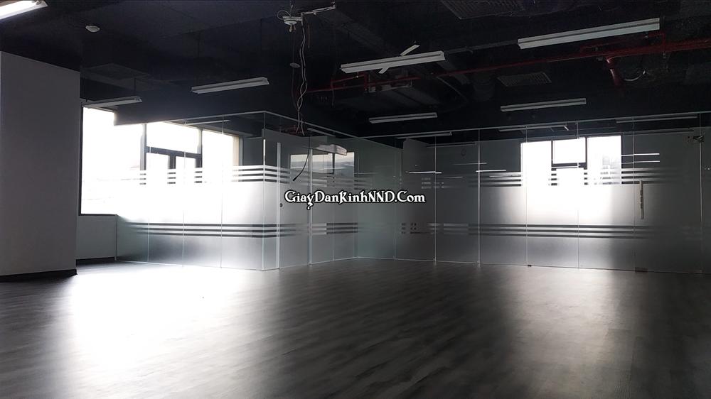 Ảnh thi công thực tế Dán kính mờ công ty Đại Phát
